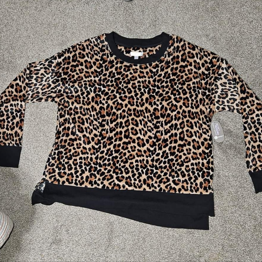 Secret Treasures Black and Brown Leopard Print Pajama Set. Tote 6